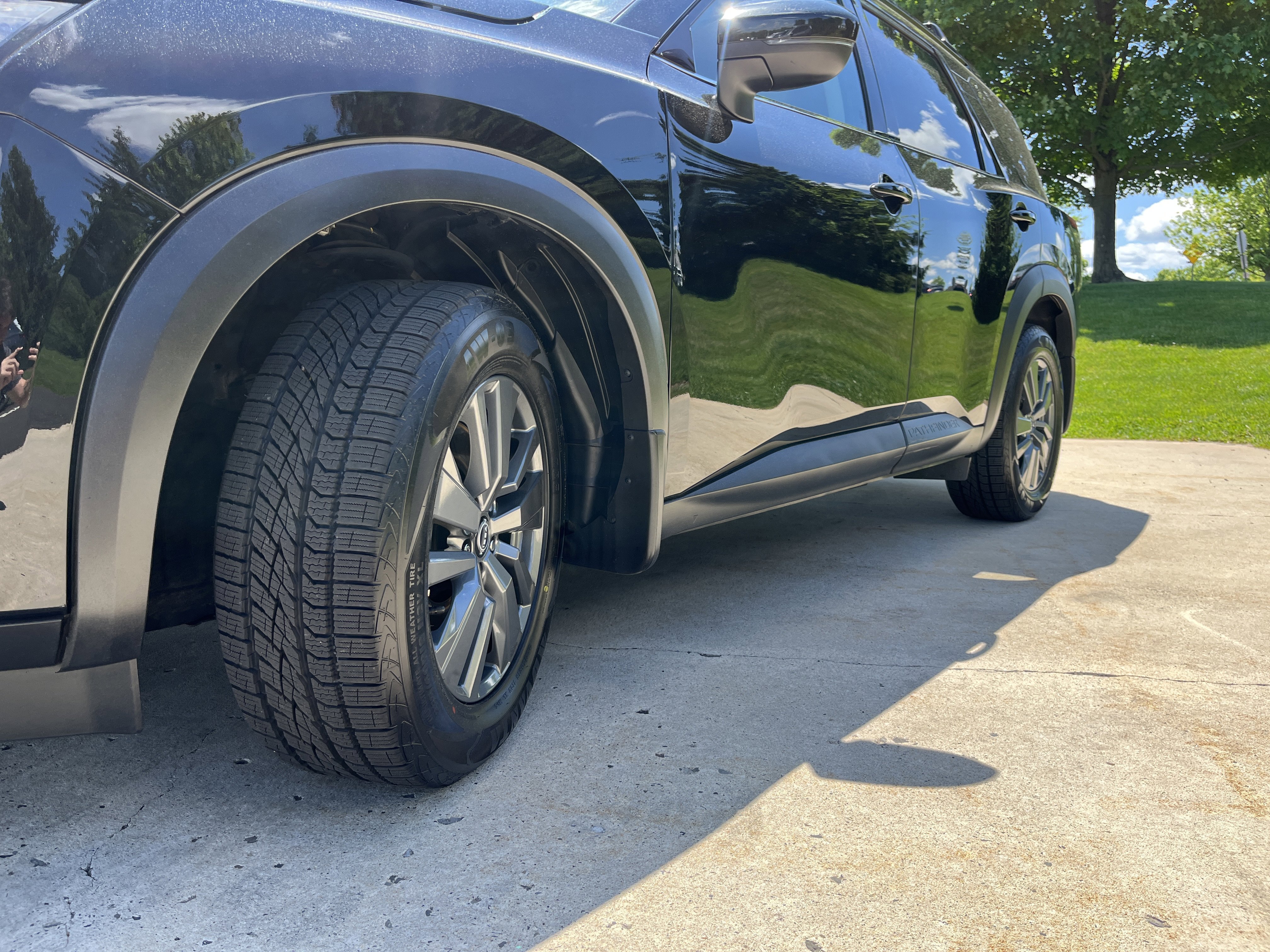 Used 2022 Super Black Nissan SV image 13