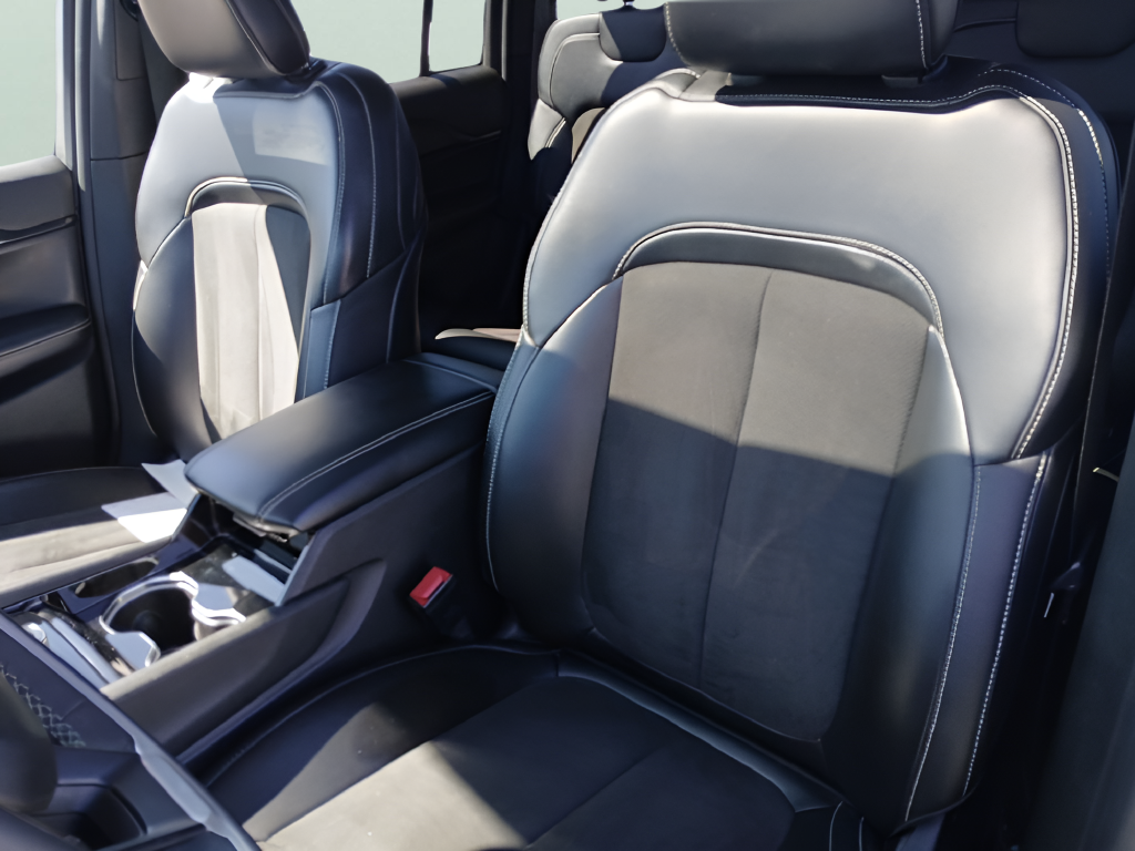 Used 2023 Silver Jeep Altitude X image 23
