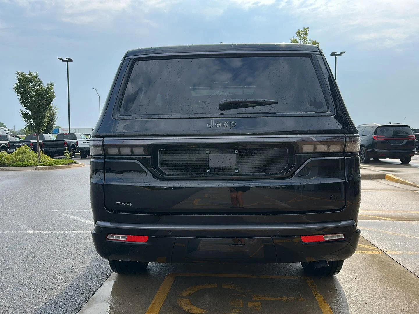 New 2026 High Gloss Black Jeep Summit Obsidian image 3