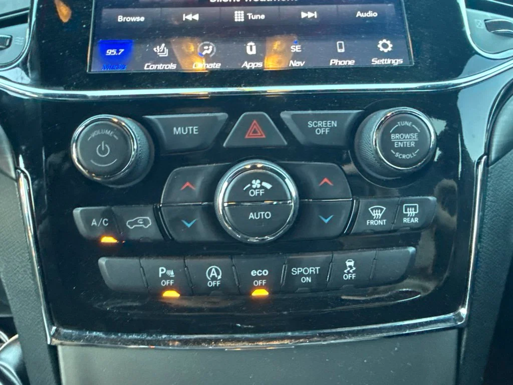 Used 2022 Gray Jeep Laredo X image 13