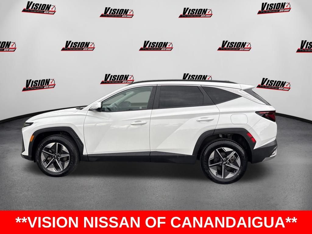 Used 2025 White Hyundai SEL image 9