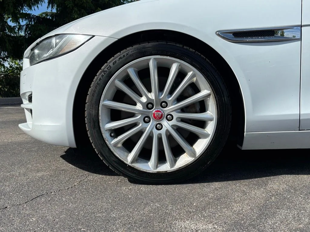 Used 2018  Jaguar 35t Portfolio Limited Edition image 8