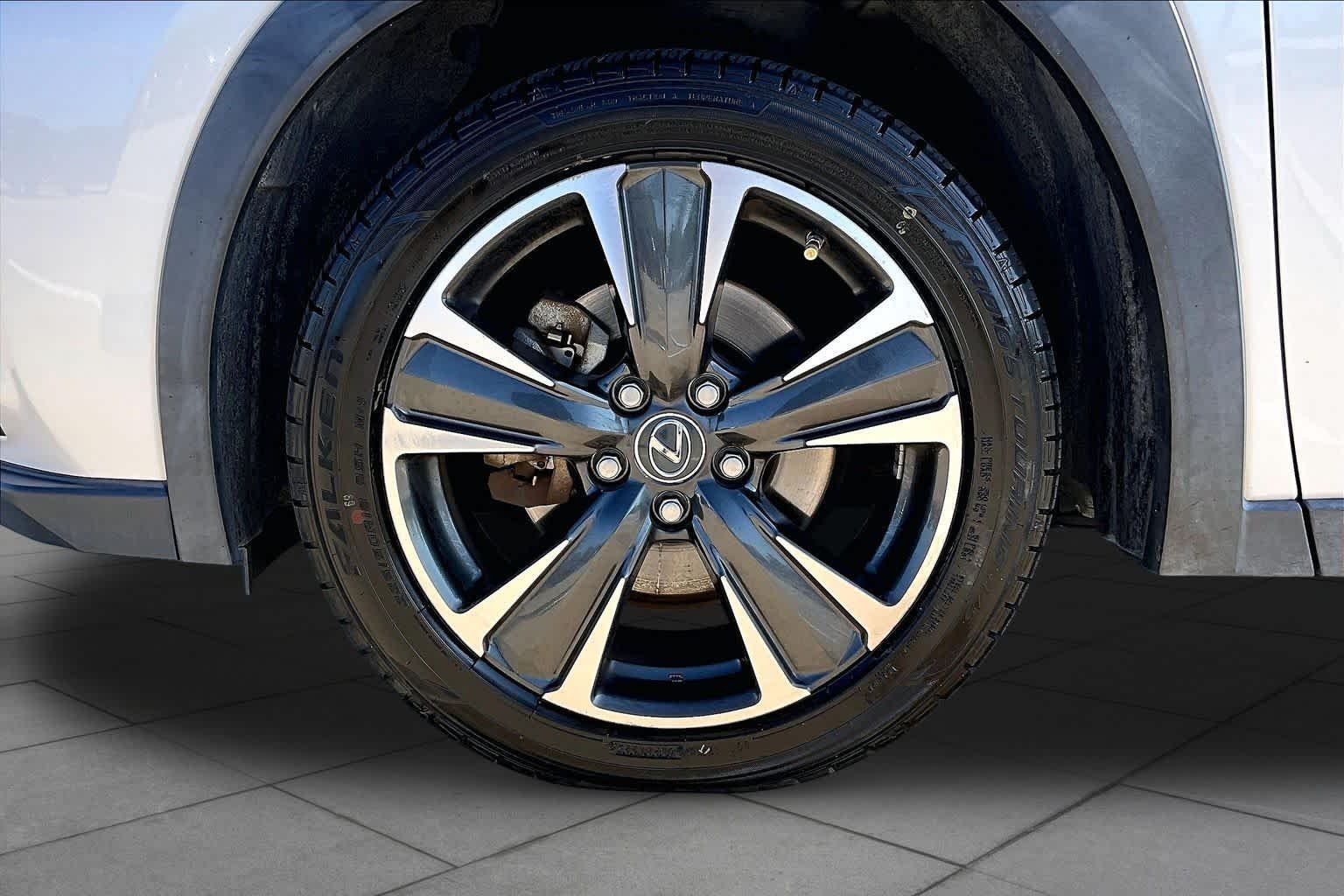 Used 2019 Eminent White Pearl Lexus Luxury image 11