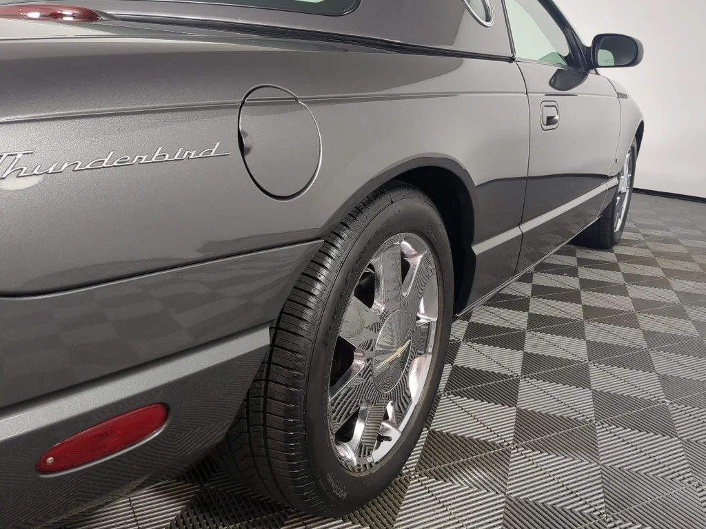 Used 2003 Gray Ford Premium Hardtop image 11