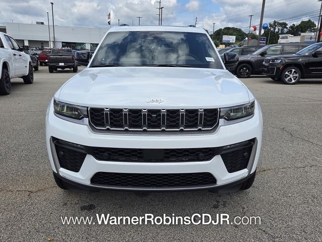 New 2026 Bright White Clear-Coat Exterior Paint Jeep Limited image 2