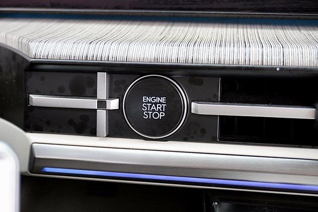 Used 2025 White Hyundai Calligraphy image 37