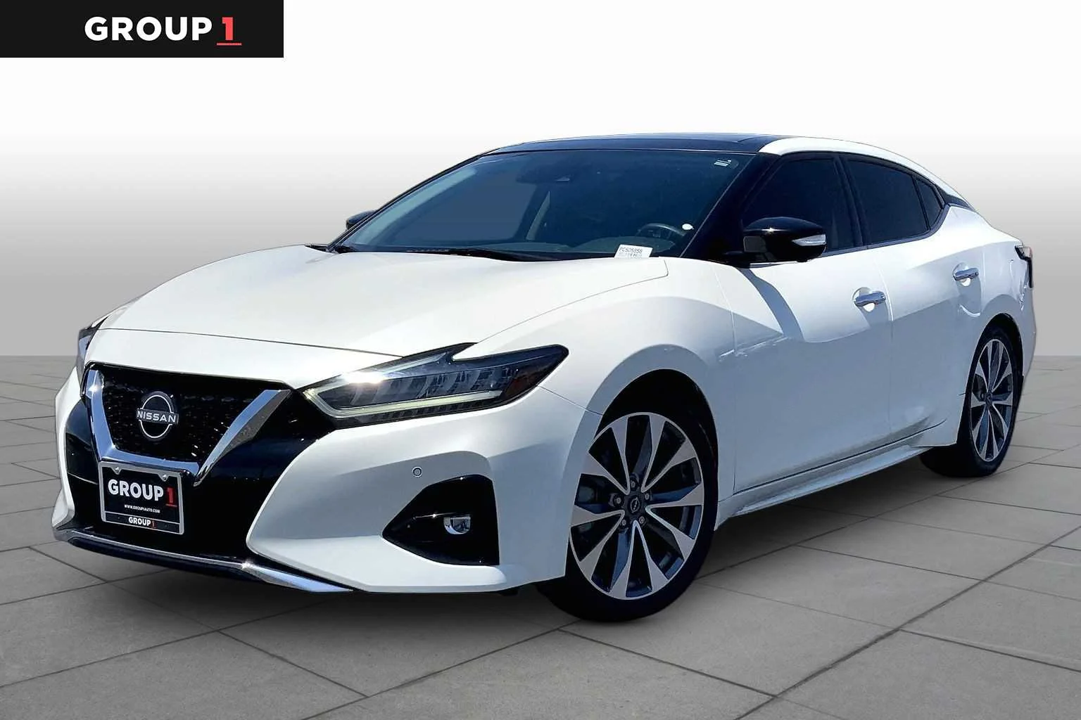 2023 Nissan Maxima Platinum's photo