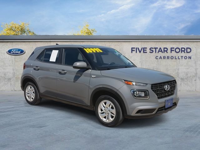 Used 2022 Gray Hyundai SE image 2