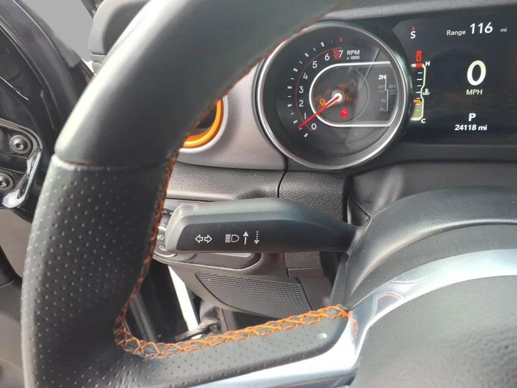 Used 2022 Black Jeep Mojave image 25