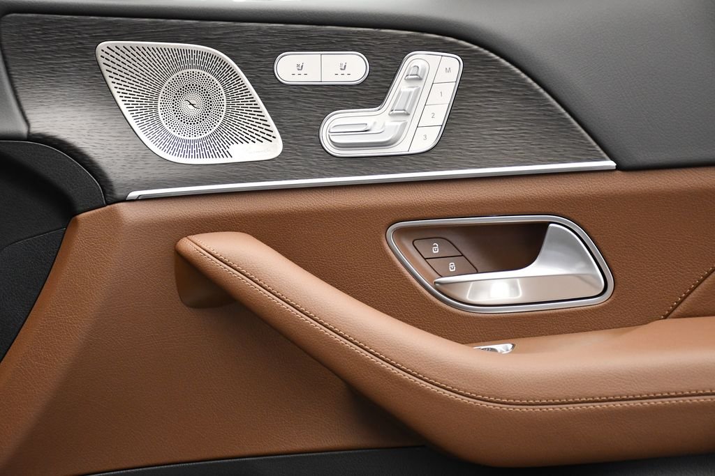 2025 Mercedes-Benz GLS Base - Photo 46