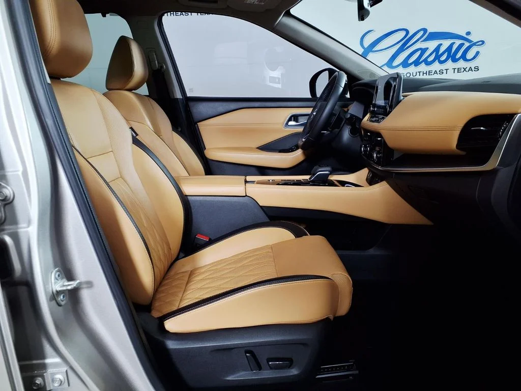 Used 2023 Gold Nissan Platinum image 11