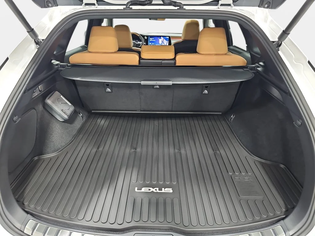 New 2026 Eminent White Pearl Lexus PREMIUM PLUS image 12