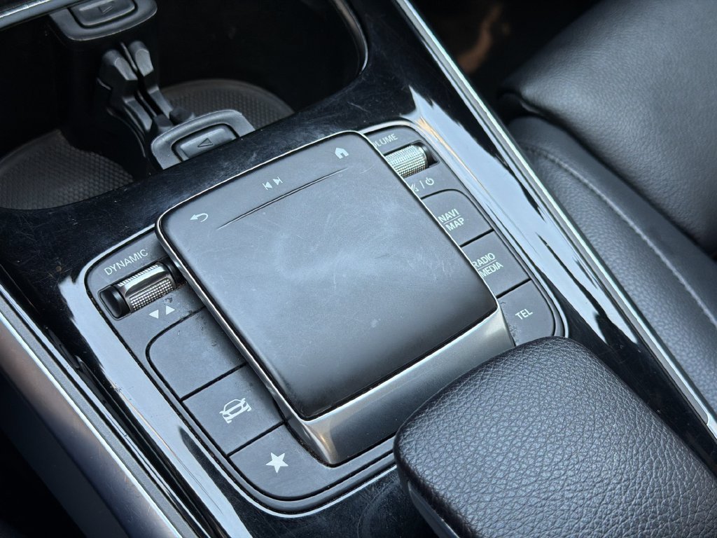 Used 2021 Silver Mercedes-Benz GLB 250 image 33