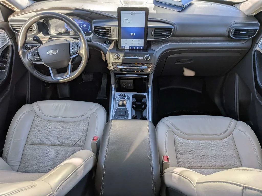 Used 2020 Silver Metallic Ford Platinum image 13