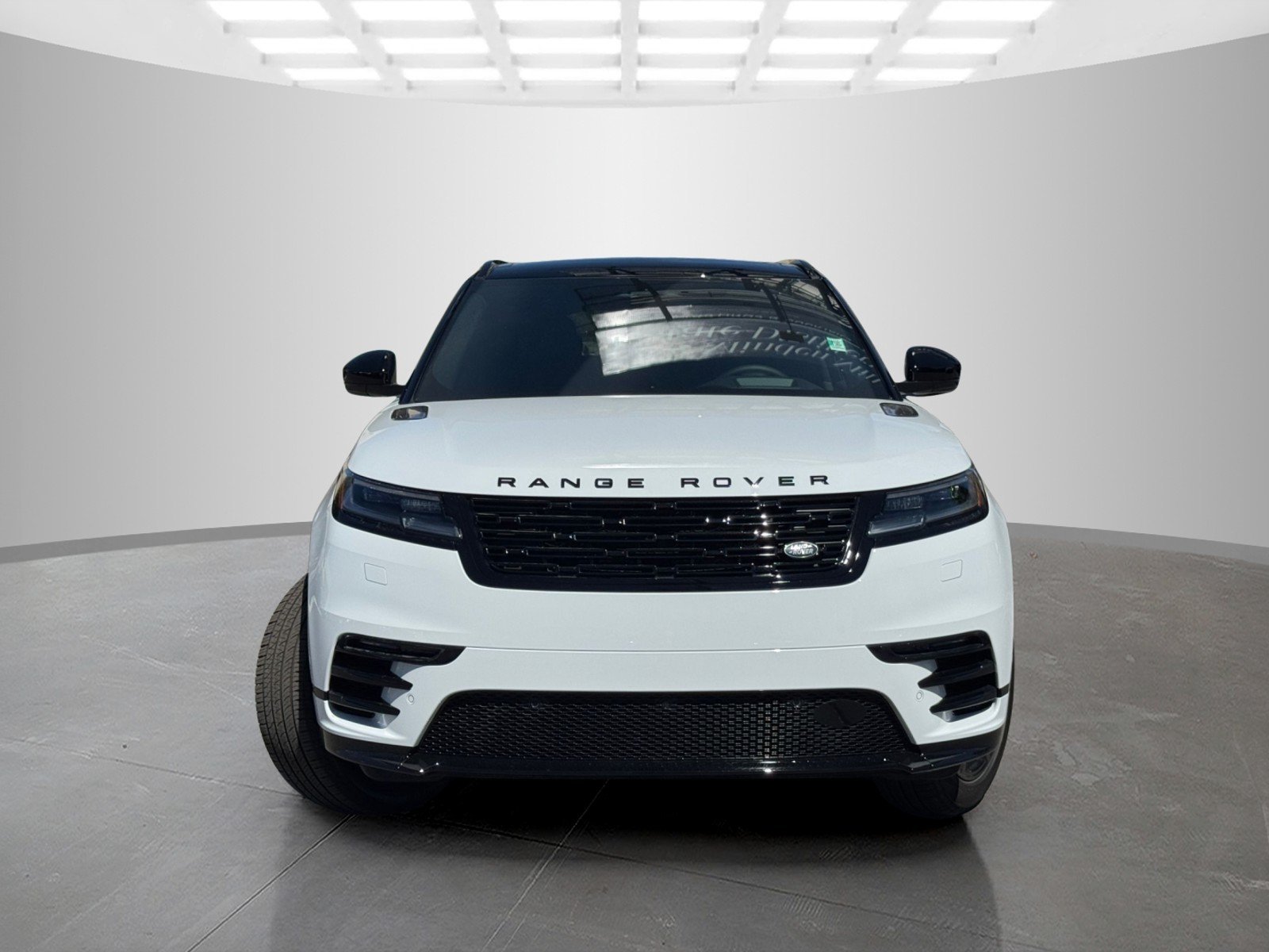 New 2026 Fuji White LAND ROVER Dynamic SE image 2