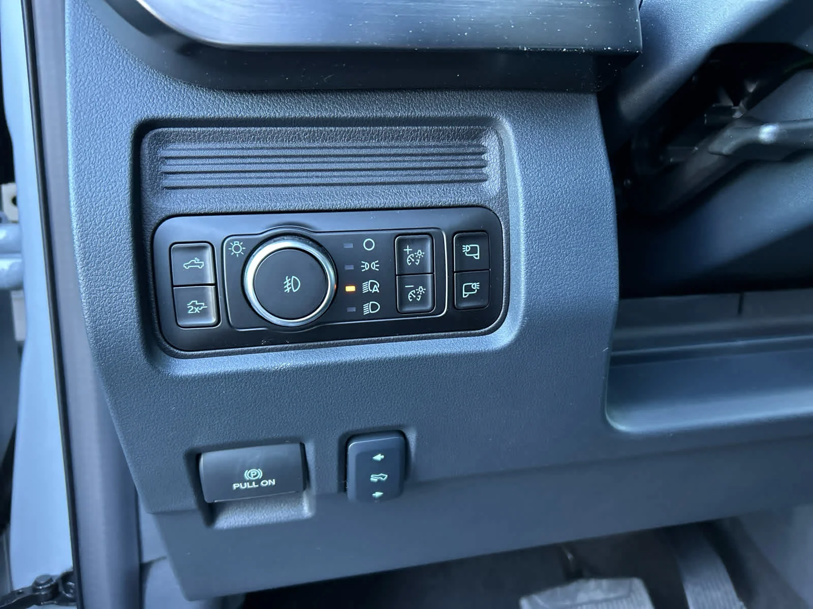 New 2026 Avalanche Ford LARIAT image 26