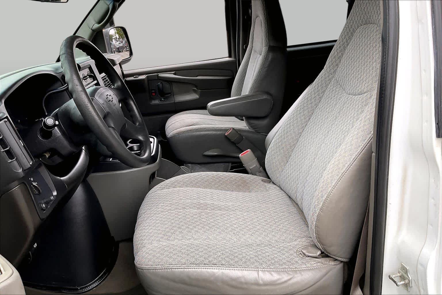 Used 2007 Summit White Chevrolet  image 7