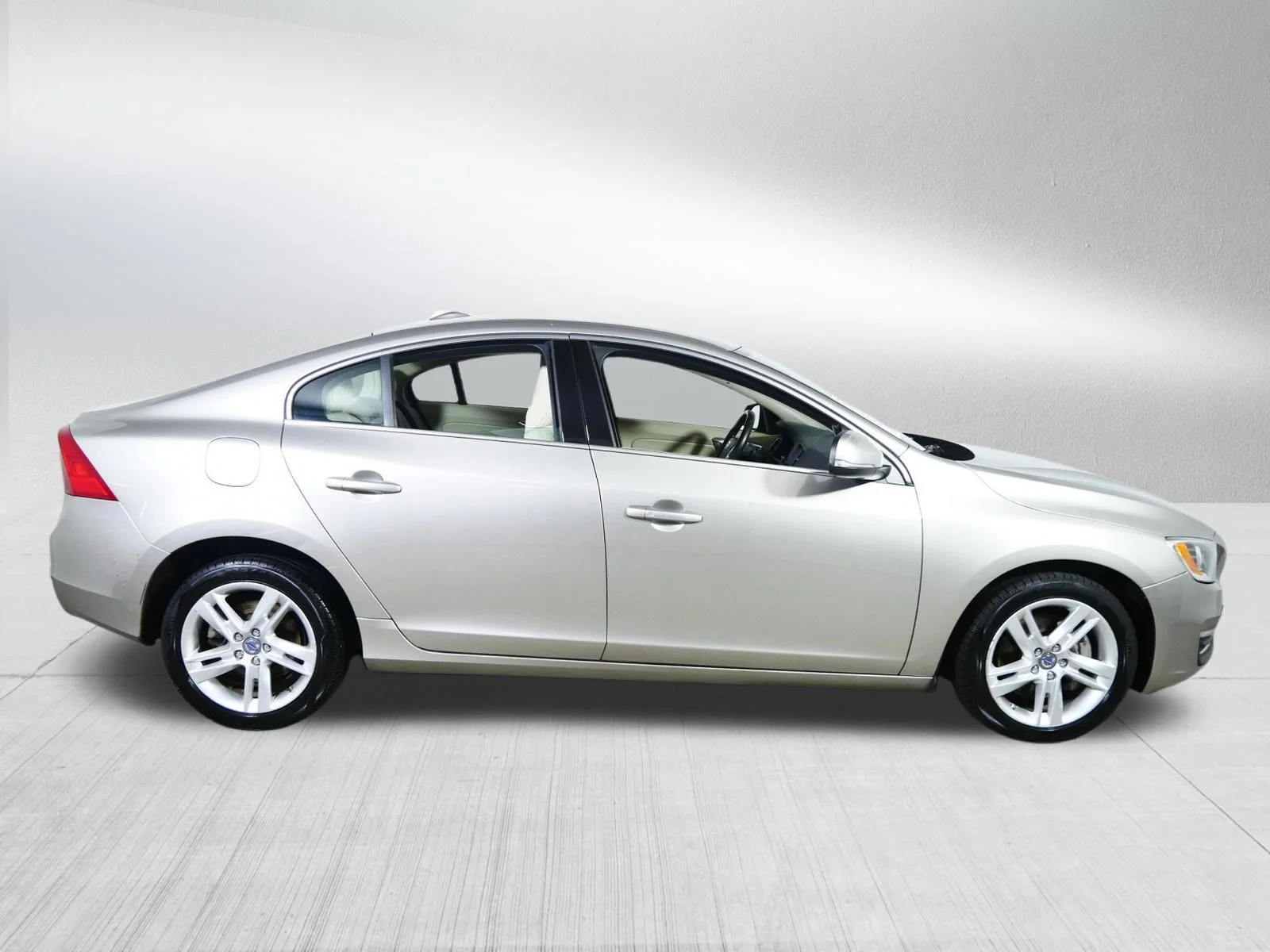 Used 2014 Seashell Metallic Volvo T5 image 8