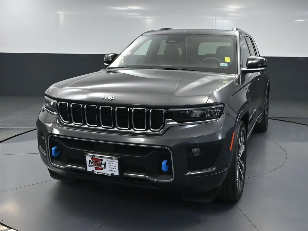 Used 2023 Gray Jeep Overland 4xe image 9