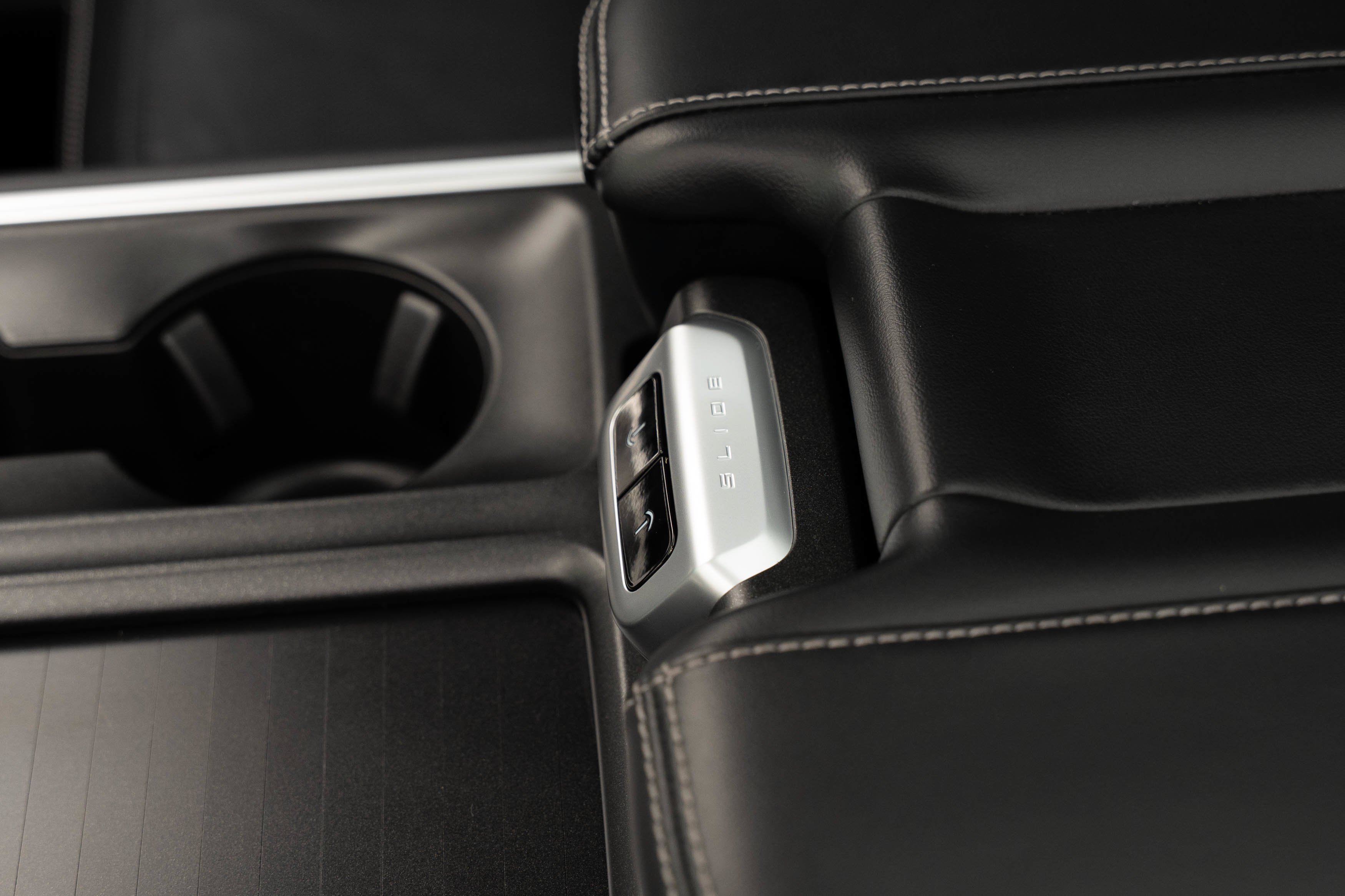 Used 2025 Agate Black Metallic Ford Platinum image 12