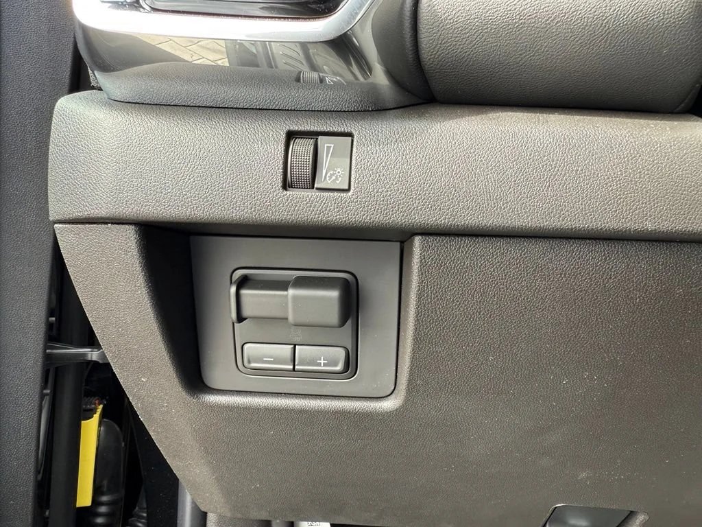 New 2026 Onyx Black GMC Elevation image 24