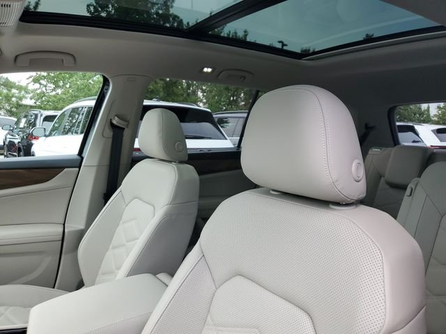 New 2026 Black Volkswagen 2.0T SE w/Technology image 16