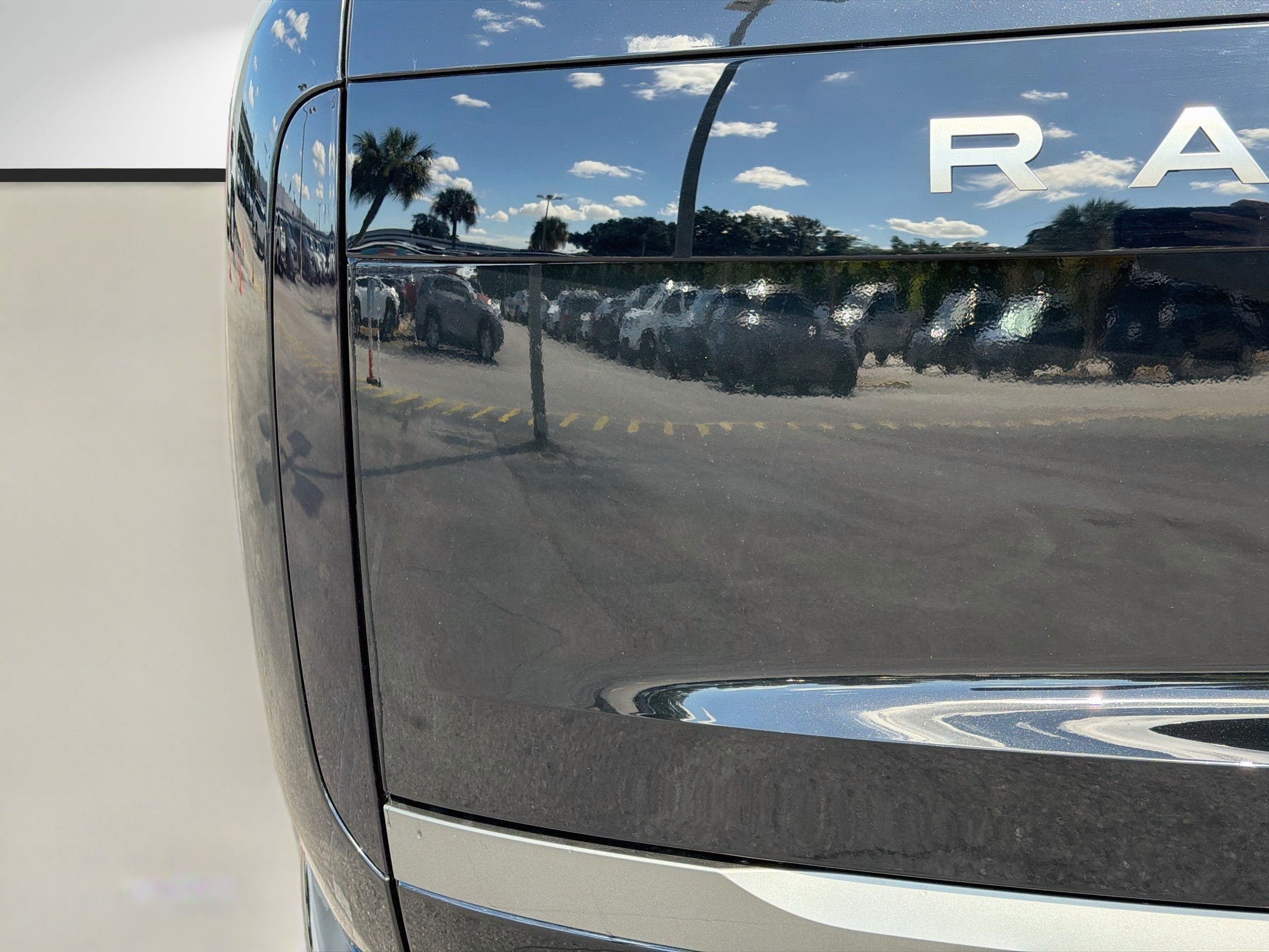 New 2027 Santorini Black LAND ROVER SE image 10