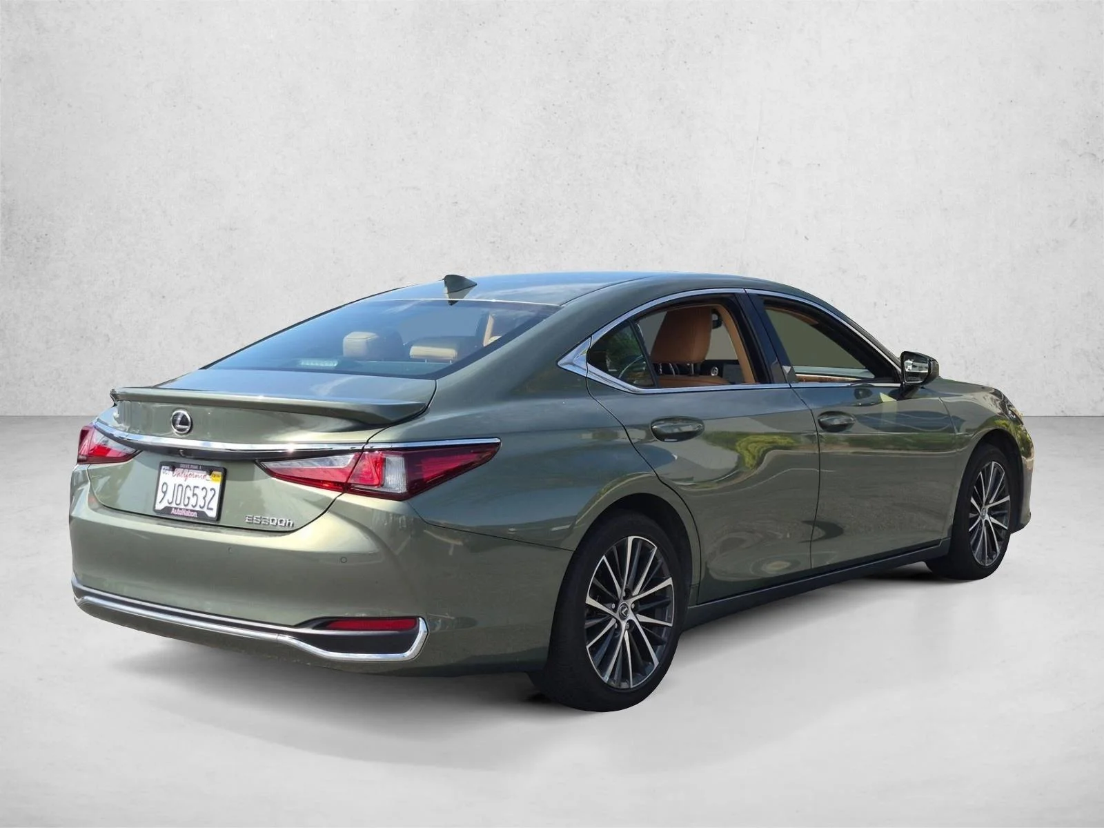 Used 2024 Sunlit Green Lexus ES 300h image 6