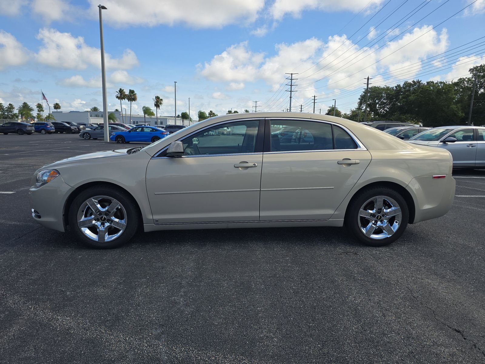 Used 2010 Gold Chevrolet LT image 6