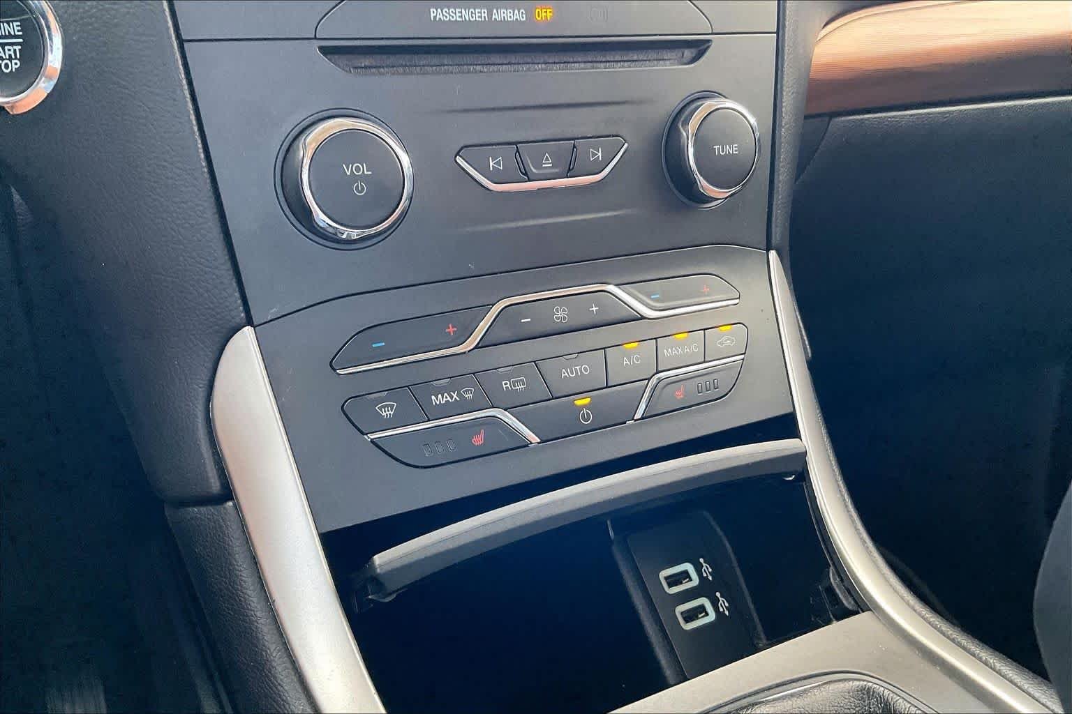 Used 2018 Shadow Black Ford SEL image 32