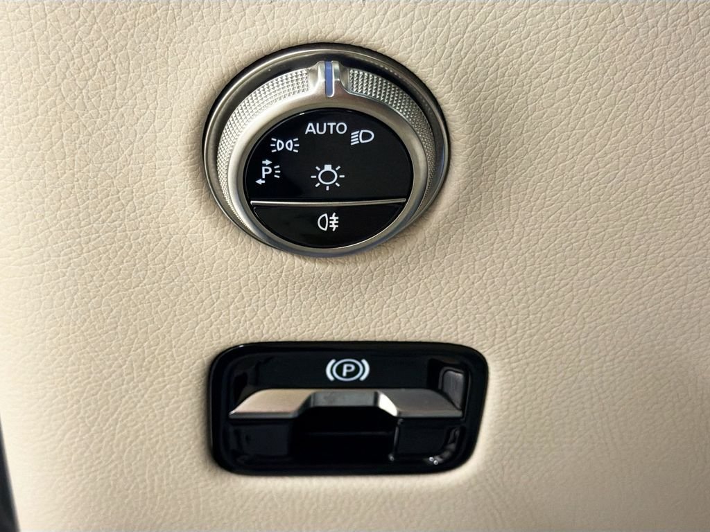 Used 2026 White Mercedes-Benz GLC 300 image 11