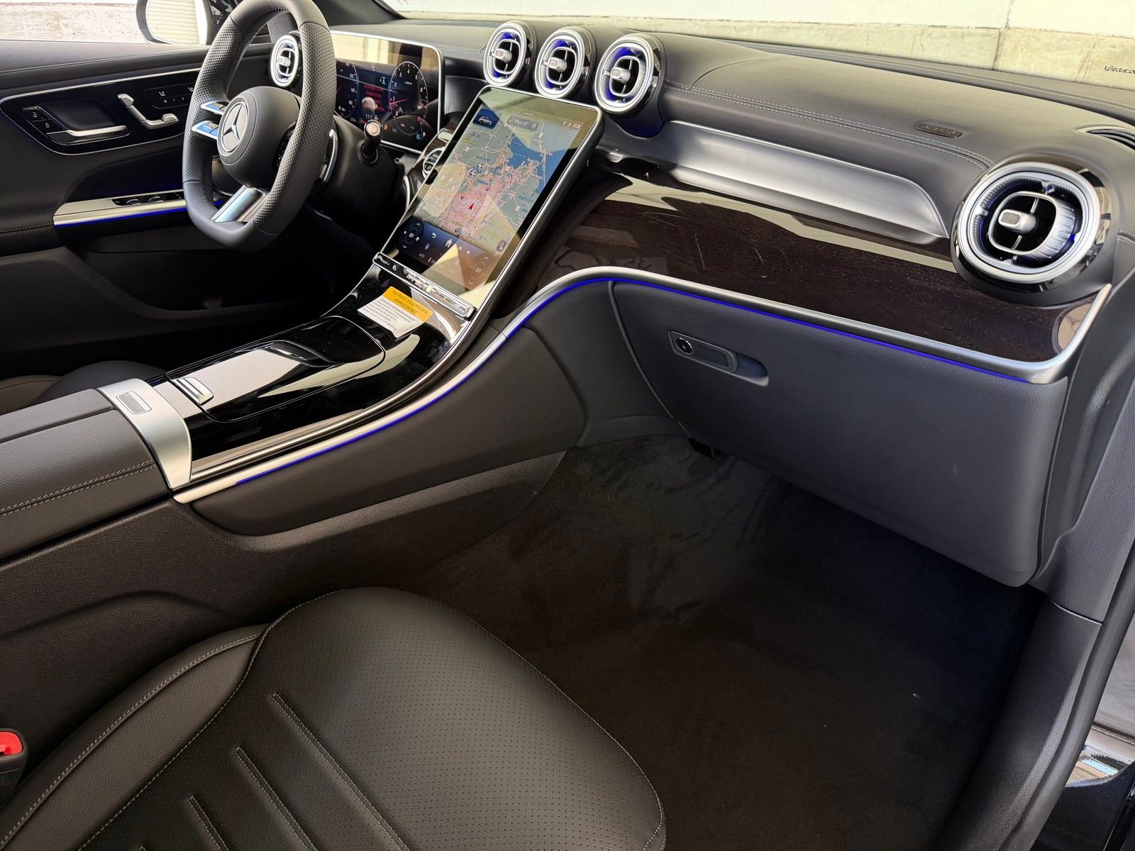 New 2026 Obsidian Black Metallic Mercedes-Benz GLC 300 image 15