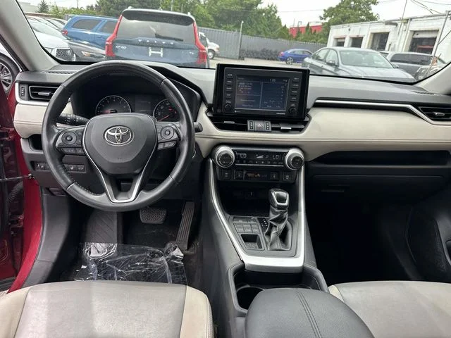 Used 2021 Red Toyota XLE Premium image 23