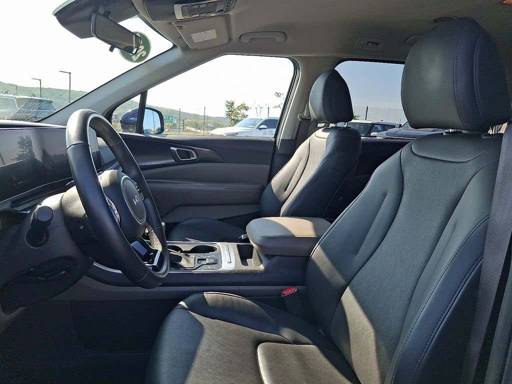 Certified Used 2025 Blue Kia LXS image 14
