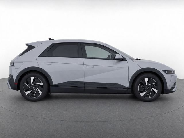 Certified Used 2025 Gray Hyundai SE image 4