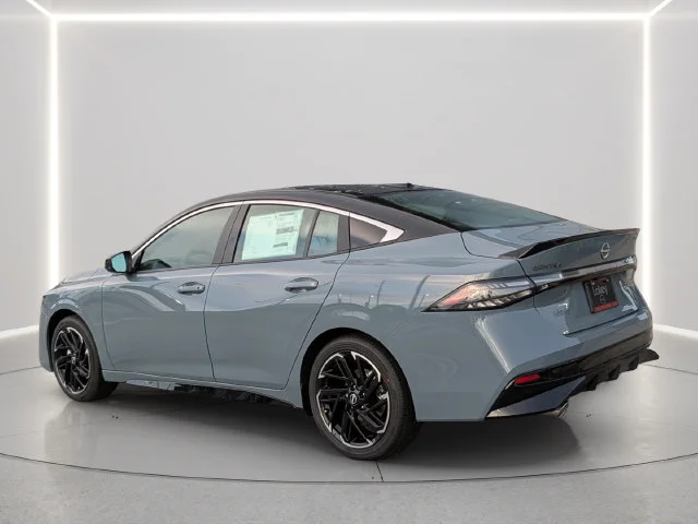 New 2027 Atlantic Gray Metallic / Super Black Two-tone Nissan SR image 4