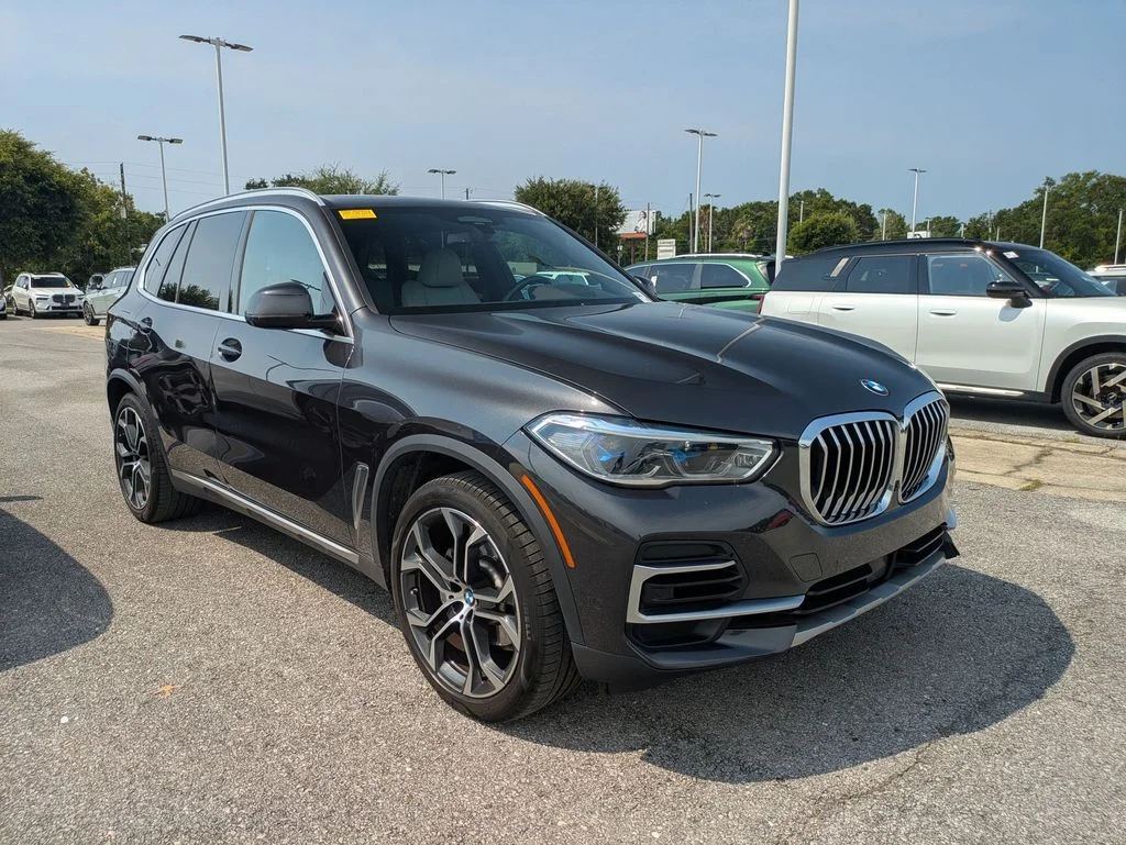 Used 2023 Gray BMW xDrive40i image 4