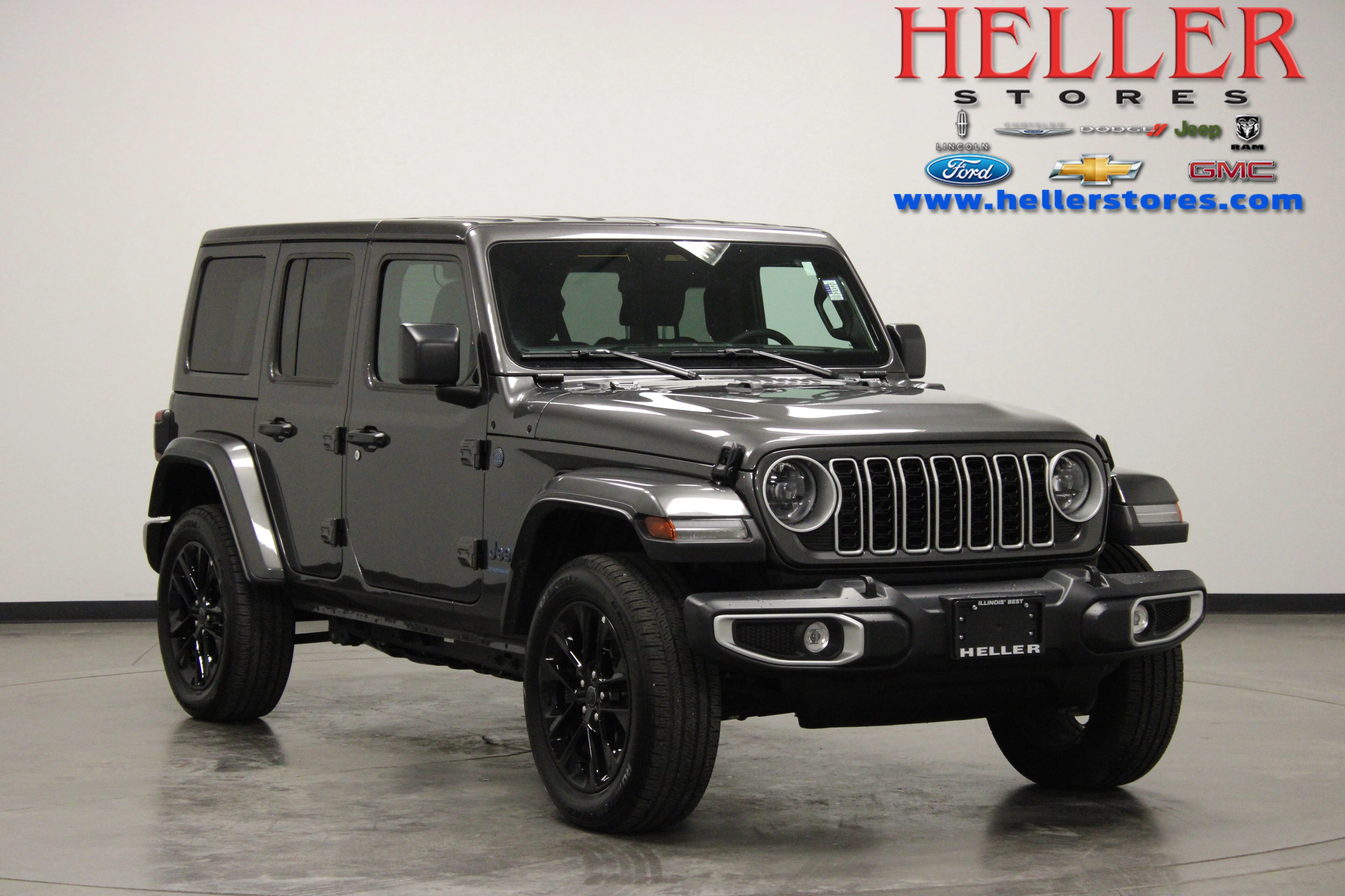 Used 2025 Granite Crystal Metallic Clearcoat Jeep Sahara image 1