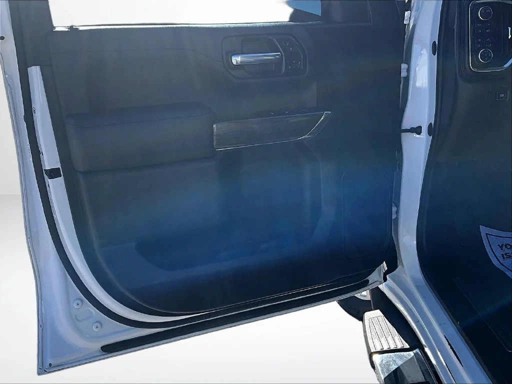Used 2020 White Chevrolet LTZ image 25