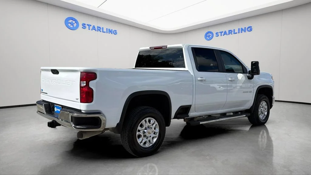 Used 2026 Summit White Chevrolet LT image 22