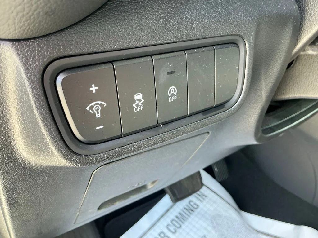 Used 2025 White Kia LX image 26