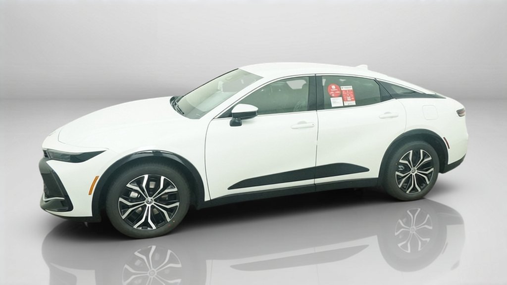 New 2027 Oxygen White Toyota XLE image 3