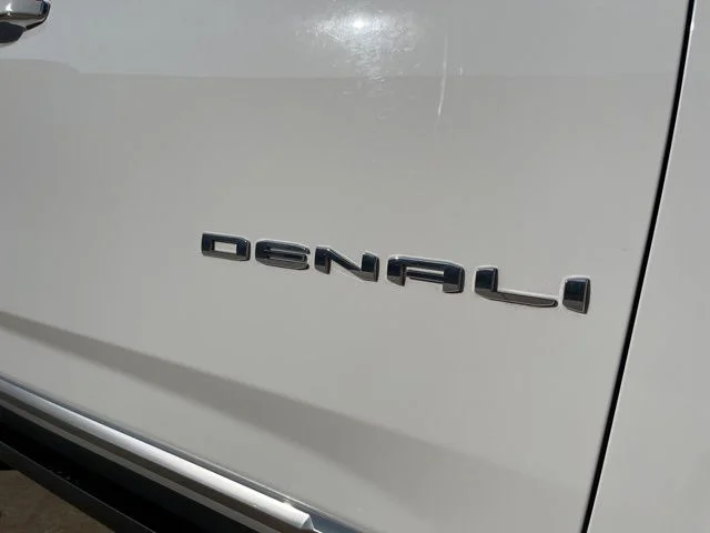 Used 2022 White GMC Denali image 9