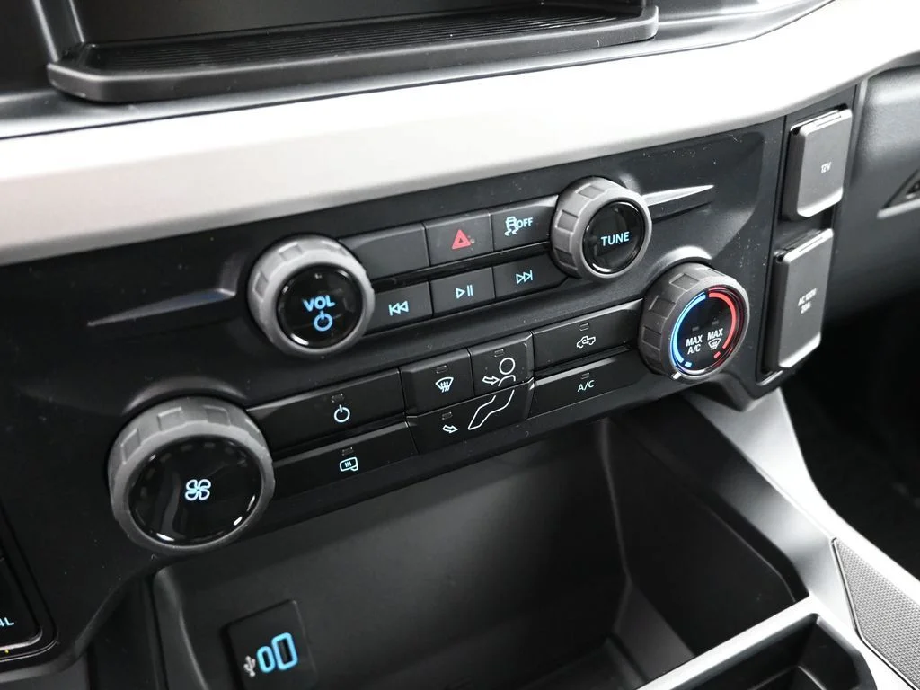 New 2026 Carbonized Gray Metallic Ford XLT image 15