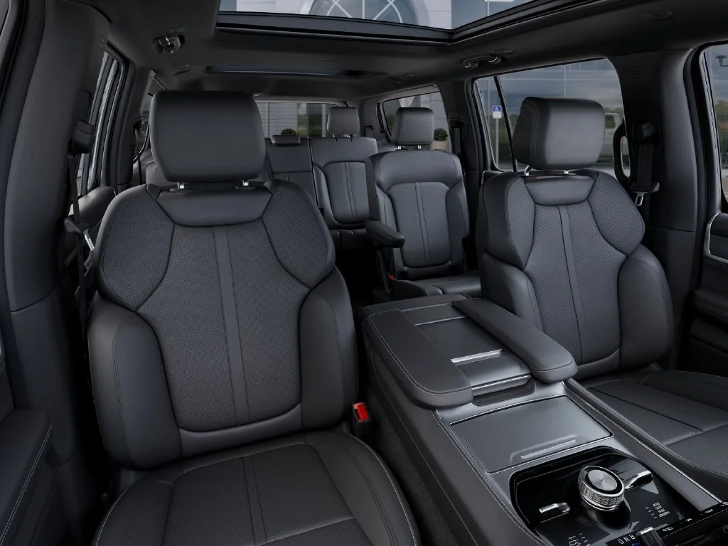 New 2025 Diamond Black Crystal Pearlcoat Jeep Series III image 17