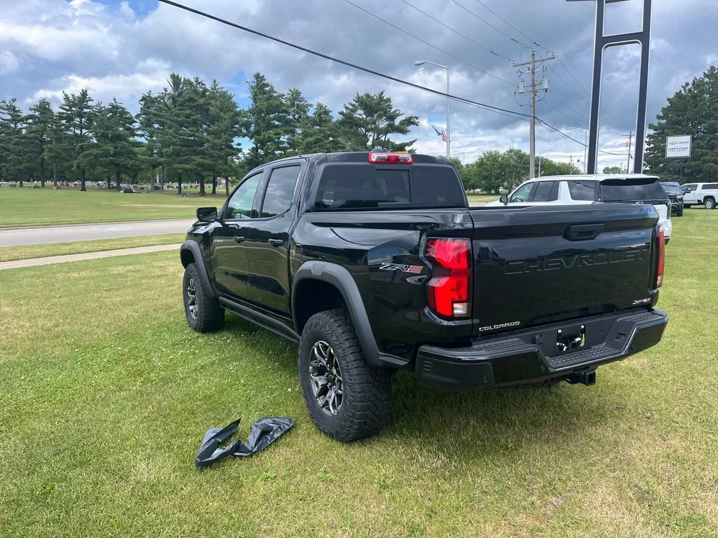 2025 Chevrolet Colorado ZR2 - Photo 7
