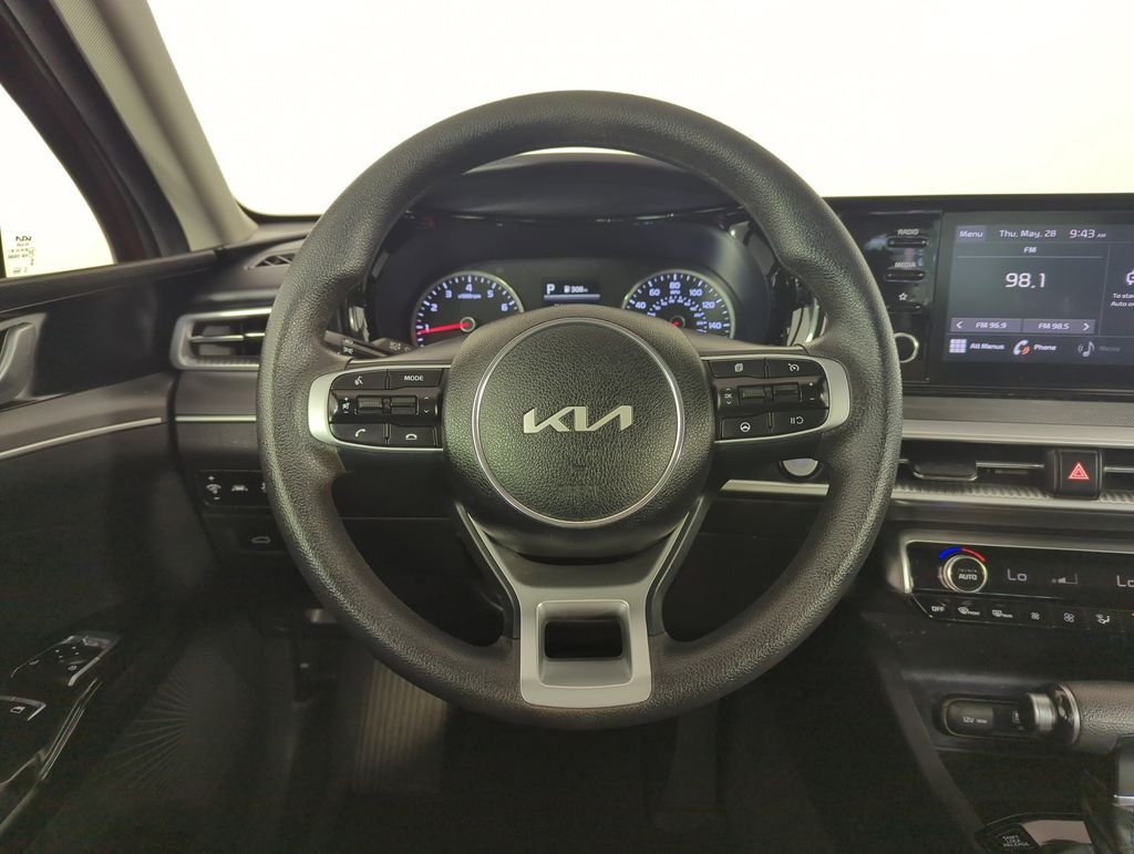 Used 2023 Red Kia LXS image 17