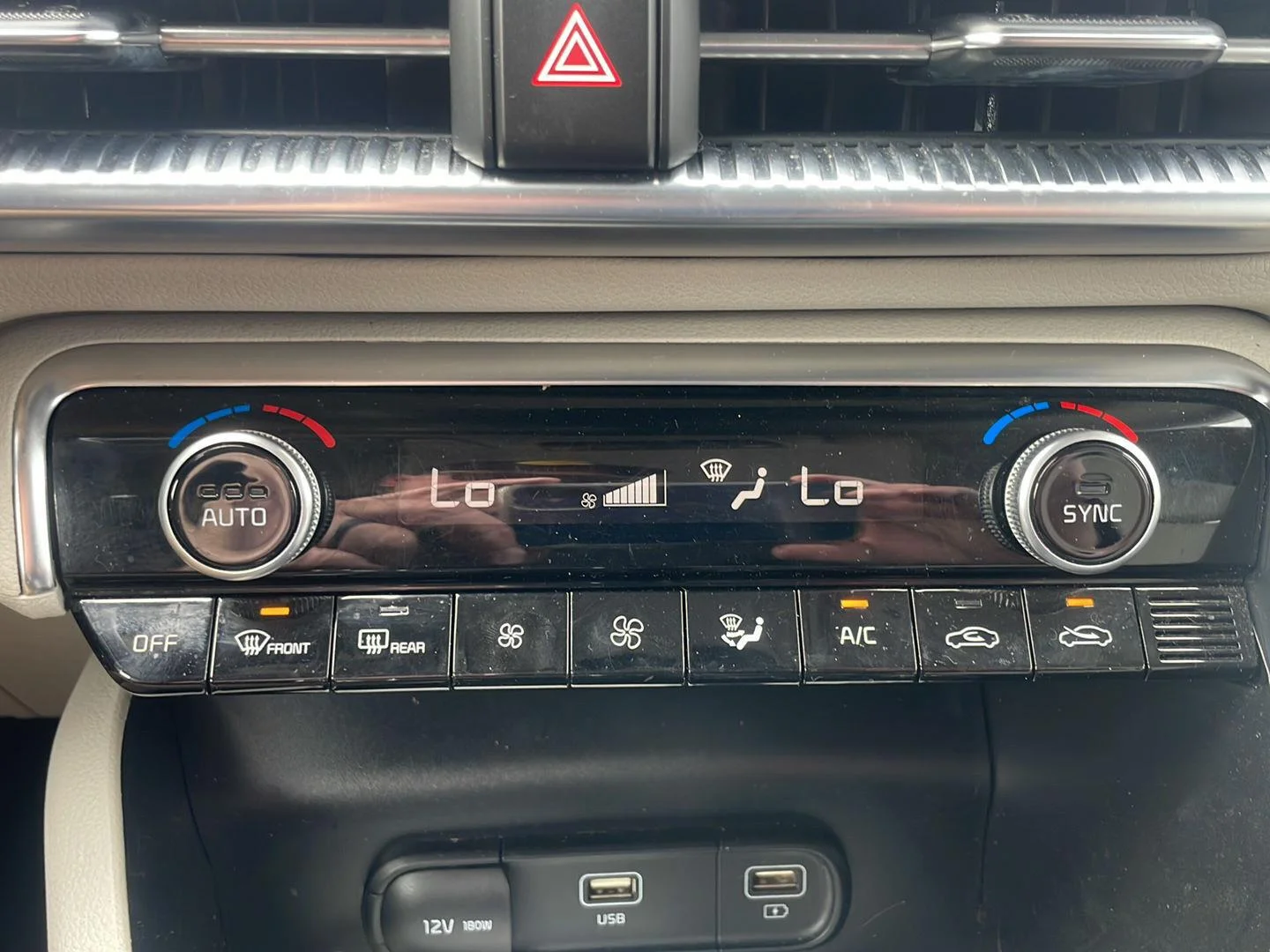 Used 2021 Glacial White Pearl Kia  image 2