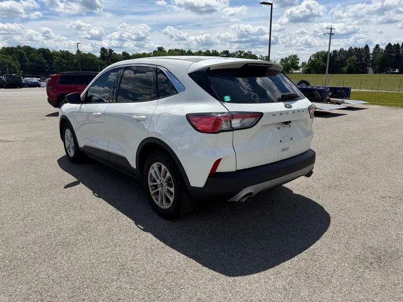 Used 2022 White Ford SE image 8