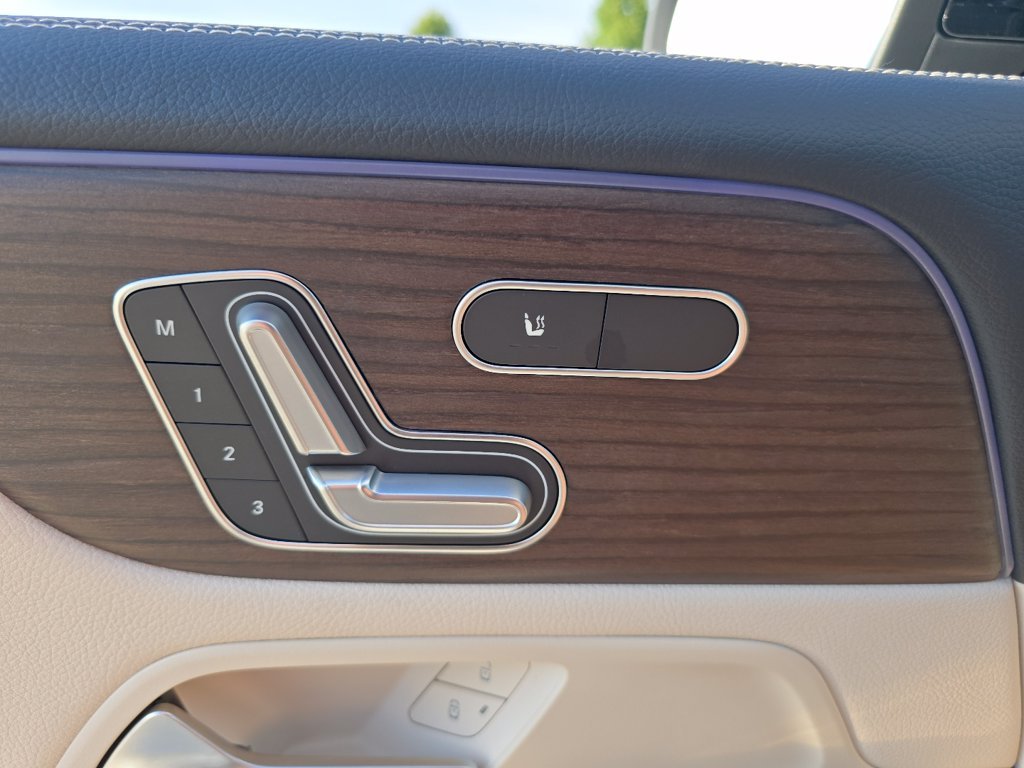 New 2026 Polar White Mercedes-Benz GLB 250 image 6